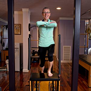 Marcia demonstrates a very challenging exercise on the Wunda Chair to strengthen legs while stabilizing the hips. Marcia demonstrates a very challenging exercise on the Wunda Chair to strengthen legs while stabilizing the hips.